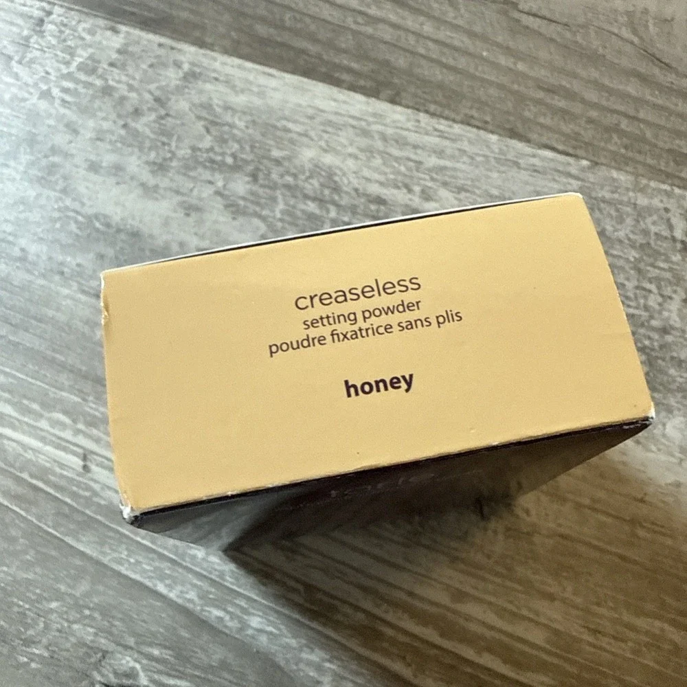 tarte Creaseless Loose Setting Powder In Honey  0.24 oz.   (NEW IN BOX)